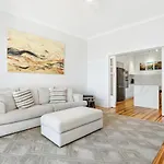 CALE1A - Beachside Harbour Haven